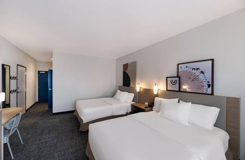 Midland Hotel | Spark by Hilton Midland South
