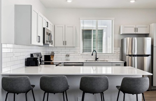 Sundance House | Sparkling Modern Home with Pool BBQ
