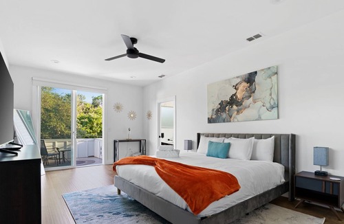 Rosewood House | ~Sparkling New Home~ Pool & Perfection 2M to DT!