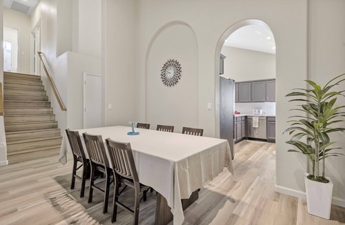 Dave Brown Autumn Hills House | Sparkling Saltwater Pool Spa FirePit Free Netflix WiFi 4BR/3BA
