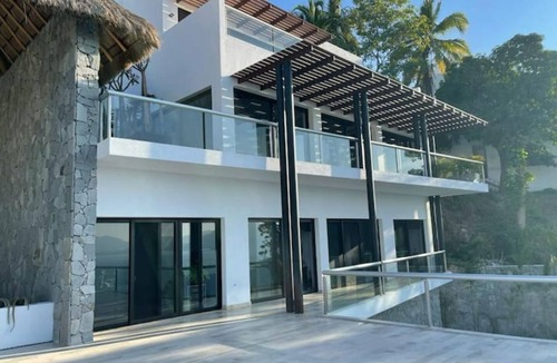 Manzanillo Villa | Spectacular Villa facing the Pacific Ocean