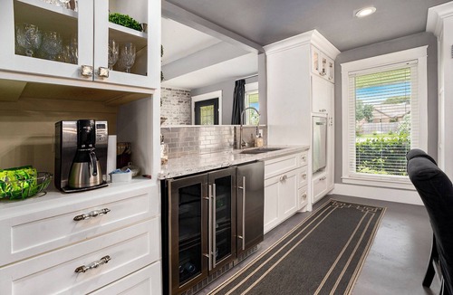 Galveston House | SPEND YOUR SPRING BREAK IN A HOT TUB/HEATED POOL on the ISLAND!