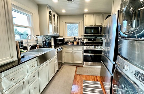 Washington Ave./ Memorial Park House | Spring Special 2026! COMFY URBAN RETREAT, PET FRIENDLY! 30+ nt min✨🌙