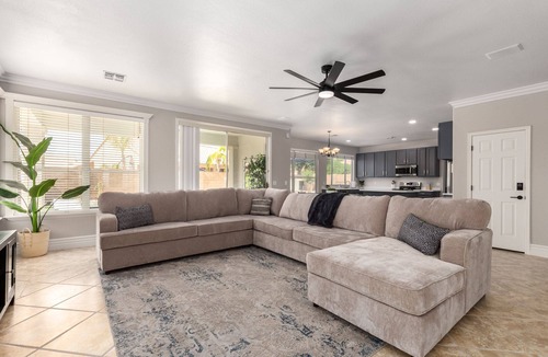 East Mesa House | {SPRING SPECIALS} sleeps 12, pool,spa, BBQ, putting green