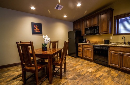 Zion National Park South Entrance Hotel | Springdale Sanctuary | 1 Unit | Steps from Cable Mountain Trails