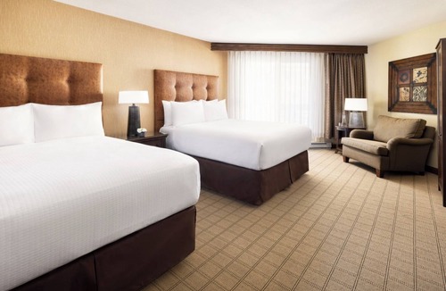 Mount Crested Butte Hotel | Standard Double Queen, 2 Spacious Rooms | Pet-Friendly - Elevation Hotel