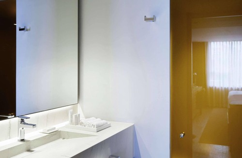 Hipodromo Hotel | Standard Double Unit | Pets Allowed | Walkable to Parque España