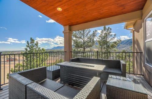 Palmer Lake Villa | Stargazer Paradise - Top Spot Hot Tub Gym Man Cave