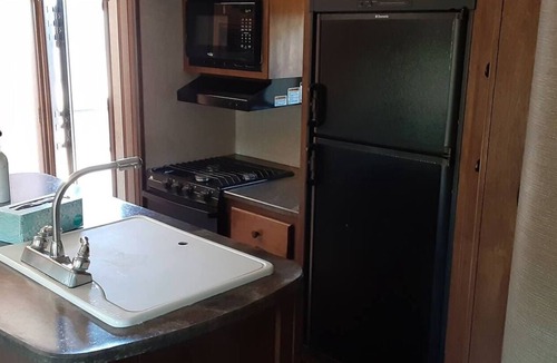 Utopia House | STARLIGHT DELUXE RV