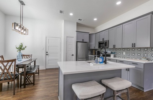 Enchanted Oaks House | Starry Night On Cedar Creek Lake/Starlink Internet/Pet Friendly!