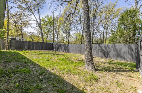 Enchanted Oaks House | Starry Night On Cedar Creek Lake/Starlink Internet/Pet Friendly!
