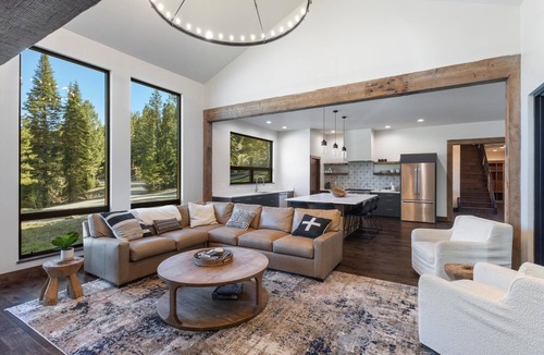 Bozeman Ski Chalet | Start Booking For Ski Season! Pine & Powder Ski House at Bridger Bowl