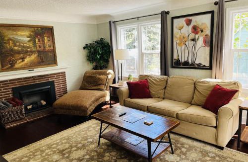 Pullman Apartment | State Street Cottage, Suite 2