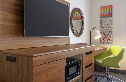 Houston Hotel | Stay at Ease in a Modern Room | Indoor Pool + Bfast | AMC Spring 10 - 3.1 miles