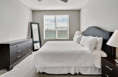 Camelback East Apartment | Stay Gia Modern 1BR Apartment with Swimming Pool