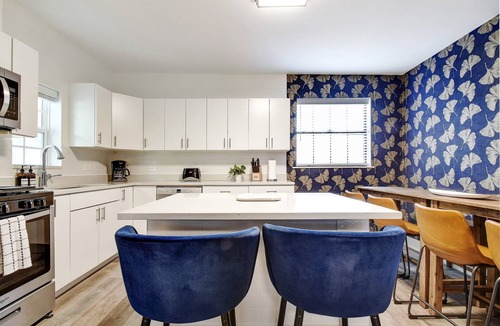 Holly House | Stay In Style | Tranquil & Private 2-House Compound