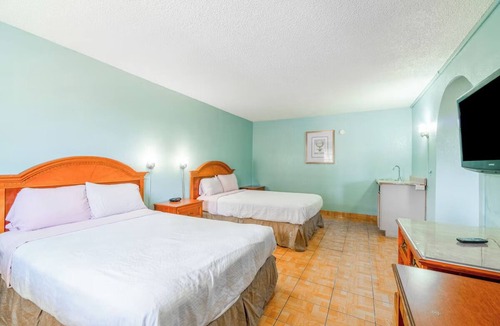 Harlingen Hotel | Stay Near Starbucks - Explore Downtown Harlingen Easily | 2 Rooms w/Parking