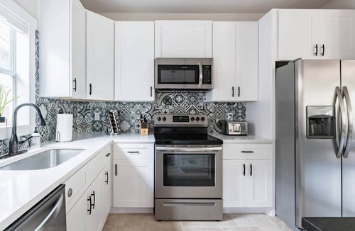 Nevada Street House | Stay on a Restored 1920 Residence mins to Riverwalk