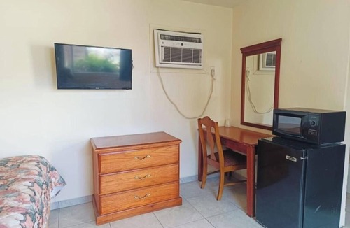 Pharr Hotel | Stay & Save: 2 Queen Beds w/Wi-Fi, Parking, Near Restaurants, & Attractions