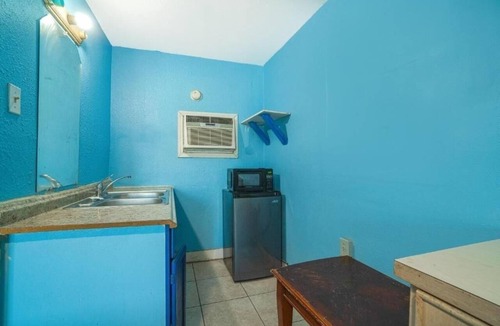 Flour Bluff Hotel | Stay Unit Pets Allowed Near Padre Island Beach With Free Parking For Guests