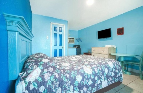 Flour Bluff Hotel | Stay Unit Pets Allowed Near Padre Island Beach With Free Parking For Guests