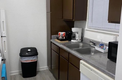 Memorial Apartment | StayCation -Memorial Galleria- Very Spacious Apt - Free Parking & Wifi
