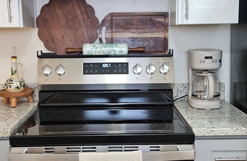 Mesilla Park House | Step into your newly renovated two-bed, one-bath haven located in Mesilla Park.