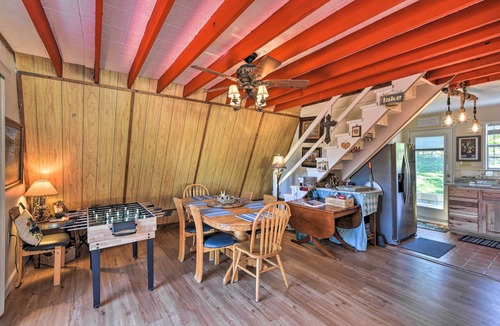 Granbury Cottage | Steps to Lake! Charming Cabin: Pool Access & Decks