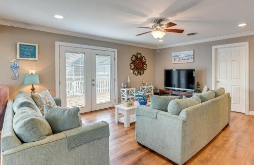 Pirates Beach House | Steps to Pirate Beach: Galveston Home w/Deck!