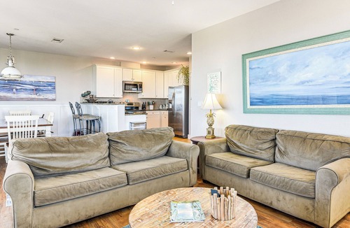 Red Fish Cove Apartment | Steps to Private Beach: Galveston Resort Condo!