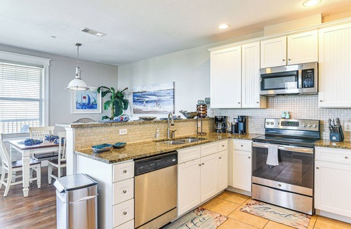 Red Fish Cove Apartment | Steps to Private Beach: Galveston Resort Condo!