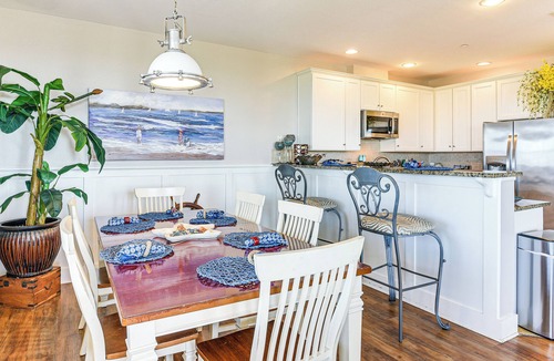 Red Fish Cove Apartment | Steps to Private Beach: Galveston Resort Condo!