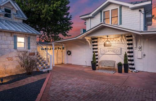Stonewall House | Stonewall Bungalow 4 - Sleeps 3