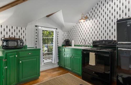 Stonewall House | Stonewall Bungalow 4 - Sleeps 3