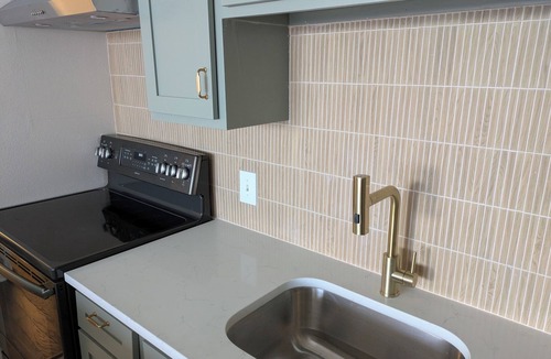 Downtown Denver Condo | STUDIO 21 – COMFORT, STYLE, CITY CONVENIENCE, MOUNTAIN VIEW, POOL, AND GYM