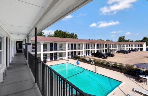 Bryan Hotel | Studio 6-Bryan, TX - University Area