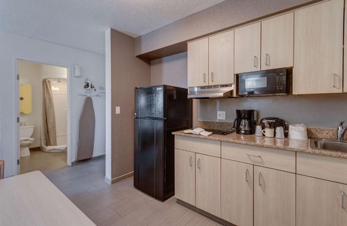 Biggs Field Hotel | Studio 6-El Paso, TX - East