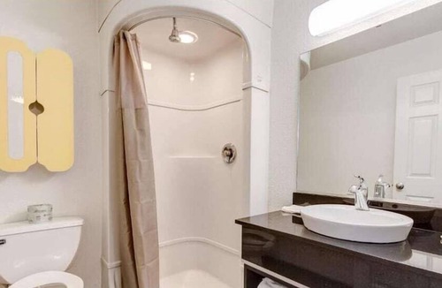 Biggs Field Hotel | Studio 6 El Paso, TX - East