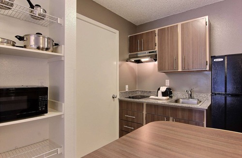 St. Johns Hotel | Studio 6 Extended Stay - Austin, TX - Midtown