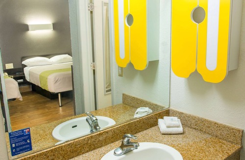 San Antonio Hotel | Studio 6 San Antonio, TX - Lackland AFB