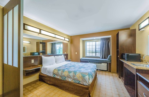 Breaux Bridge Hotel | Studio 6 Suites - Breaux Bridge, La