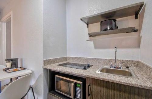 Texas City Hotel | Studio 6 - Texas City, TX