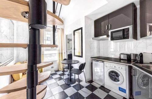 8th Arrondissement Apartment | Studio Colisee - Champs Elysees by B'Your Home
