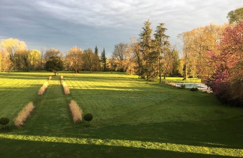 Castelsarrasin House | Studio Colonel - Sleeps 4