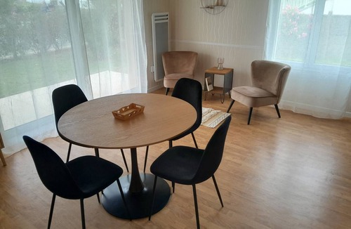 Ouistreham Apartment | Studio en Front de mer Avec Jardin et Parking. Animal de Compagnie Accepté