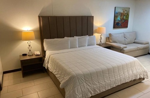 South Padre Island Hotel | Studio King + Infinity pool with sundeck + Microwave