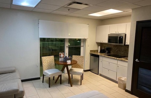 South Padre Island Hotel | Studio King + Infinity pool with sundeck + Microwave