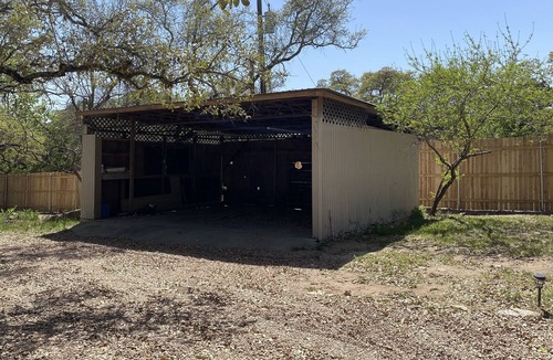Leander House | Studio near Lake Travis | Free On-Site Boat Parking