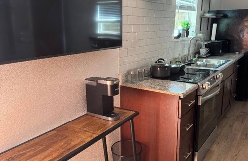 Fort Worth Apartment | " Studio- Quick Drive to TCU, Stockyards, Museums & Dickies Arena"