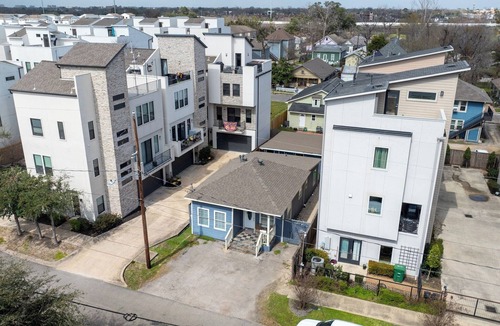 Washington Ave./ Memorial Park Apartment | Studio1 in Houston's Heart: Heights-Downtown-Montrose